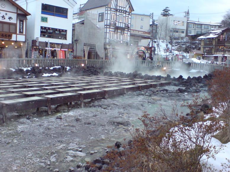 A photo depicting general scenery of a small town which economy depends on tourists and the hot spring industry.