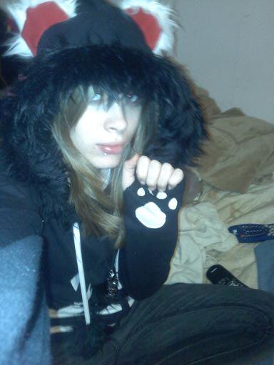 :D I love this hoody so much. lol.
