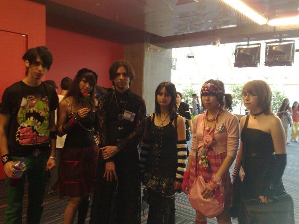 D: Seriously. Hot Topic does not give you the right to be a cosplayer 

it doesn't ;3;

I don't care how cheap it is

it doesn't count. ;-;