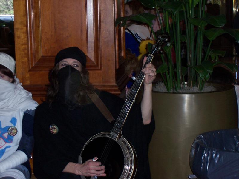 HUH?  A banjo-playing ninja?  *randomness* ^^