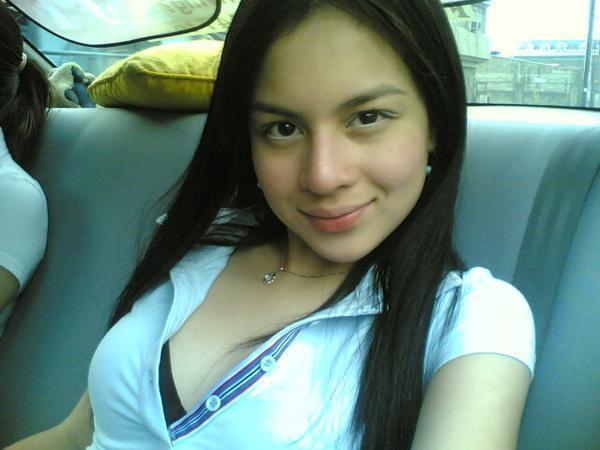 I am soooo sleeepyyyy...
Do I look pretty?
