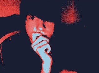 I have a good reason for covering up my mouth...The light that was there looked weird with the color.
This picture makes me look so pretty xD