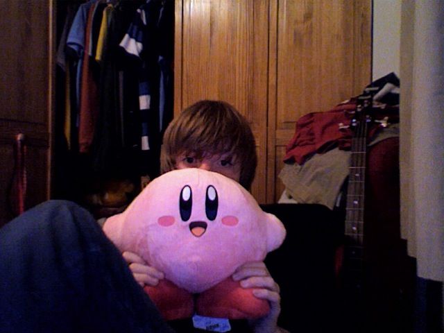 I'm hiding behind Kirby. Cause I don't want you to see my faccce ;-;
You can see the top half.
The good half >>