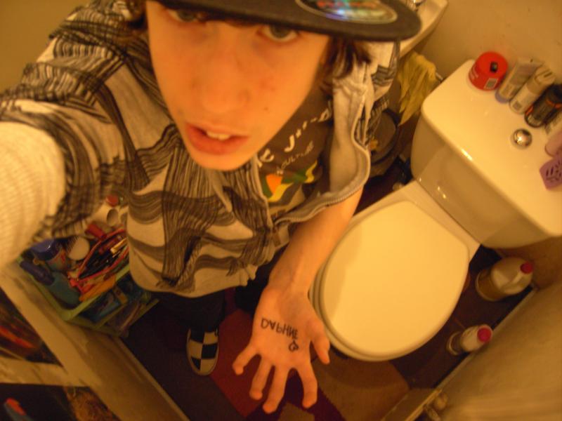 Me...
AT THE TOILET xD!