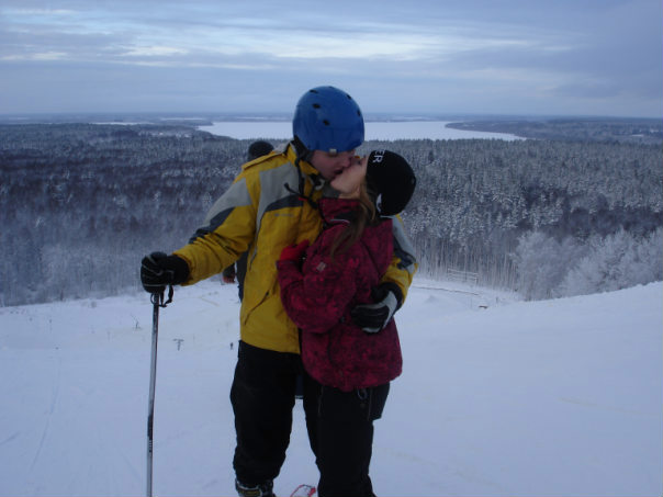 Me & Mon Amour skiing)