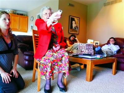 Old people playing wii 17