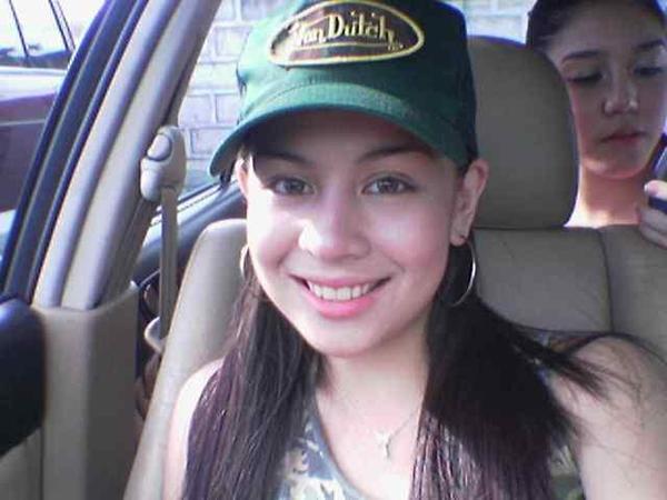 On mah way to the mall...yup....same brand of hat...still looks good on meh.