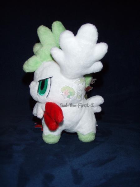 Part 06/14:

Side View of the Sky-Form Shaymin Pokédoll !
