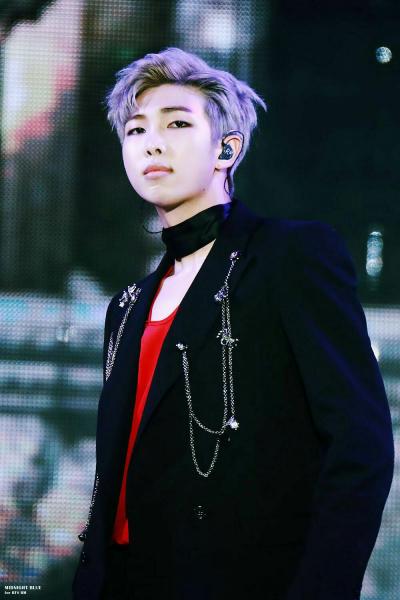 RM looks so freaking good...