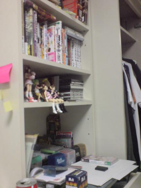 Shelf @ dorm (March 11th 2009)