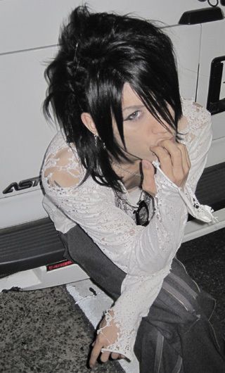 such a sexy pretty boy lol... I loves him. <3