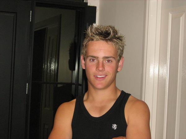 Yeah that's me if you're wondering, taken early last year sometime.